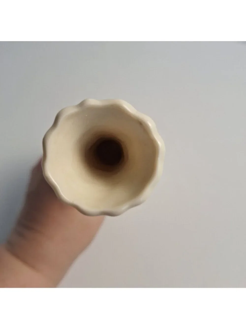 LENOX IVORY PORCELAIN FLORENTINE COLLECTION VINTAGE EMBOSSED BUD VASE 10.5